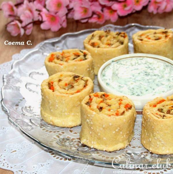 Картофельные роллы с грибами и морковью + густой соус из огурца и черемши