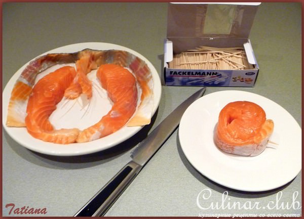Медальоны из сёмги под сливочно-клюквенном соусом