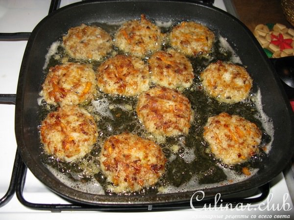 Рисово - рыбные ( с консервы ) котлеты с овощами