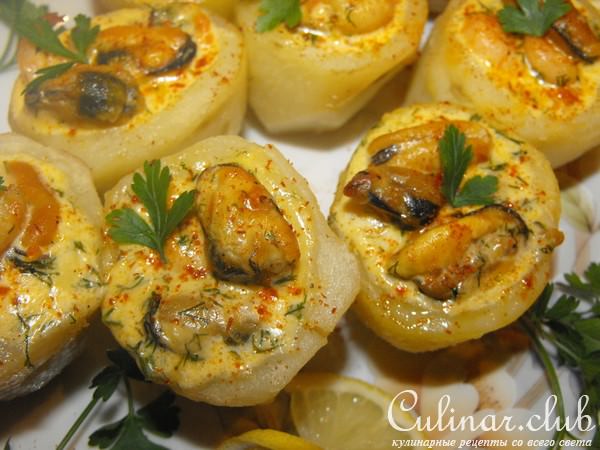 Картофельные стаканчики с морепродуктами