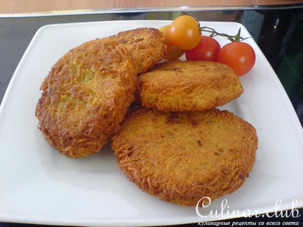 Драники или брамборак с начинкой из кальмаров.