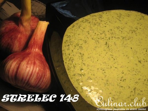 Оладьи из трески с копченой форелью и соусом из щавеля.