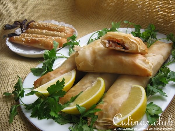 Салат в роллах и "комплимент".