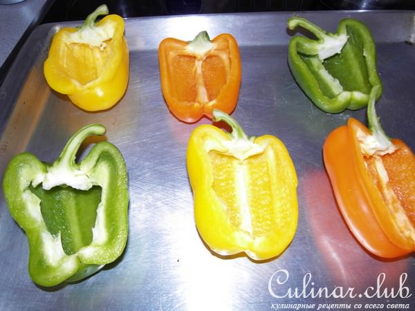 Печеная паприка фаршированная авокадо с морепродуктами. (Дуэль)