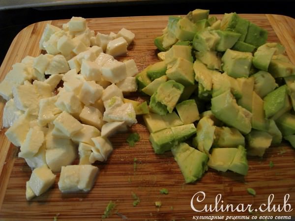 Печеная паприка фаршированная авокадо с морепродуктами. (Дуэль)