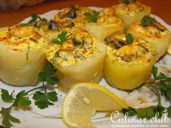 Картофельные стаканчики с морепродуктами