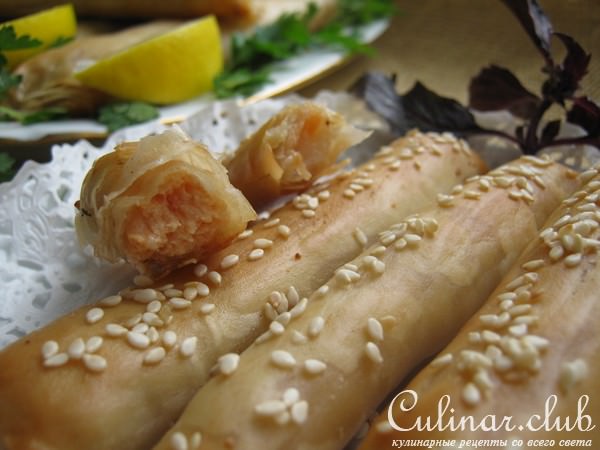 Салат в роллах и "комплимент".