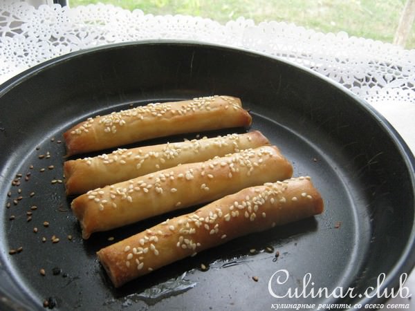 Салат в роллах и "комплимент".