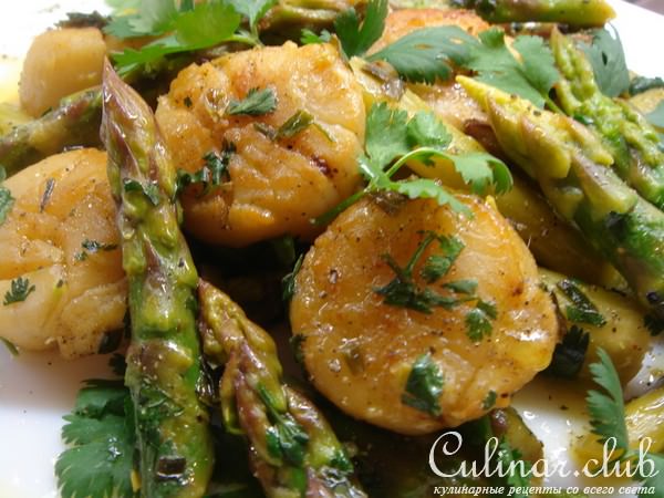 Морские гребешки со спаржей (очень полезно:)) ).
