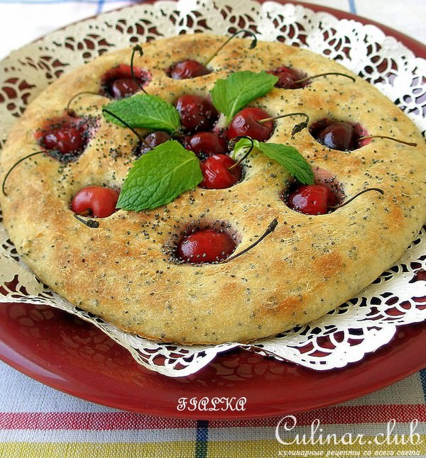 Лепешки с черешней