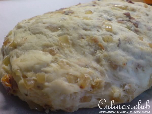 Хлеб закусочный с вялеными томатами и жареным луком