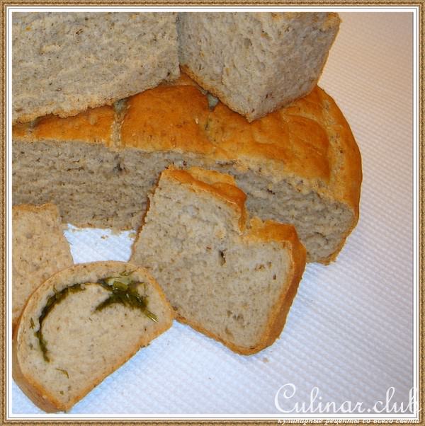 Хлеб ароматный с кунжутом и мини-хлеб чесночный.