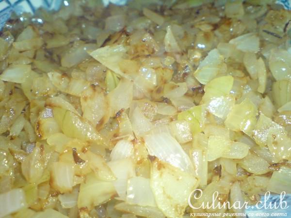Хлеб закусочный с вялеными томатами и жареным луком