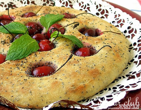 Лепешки с черешней