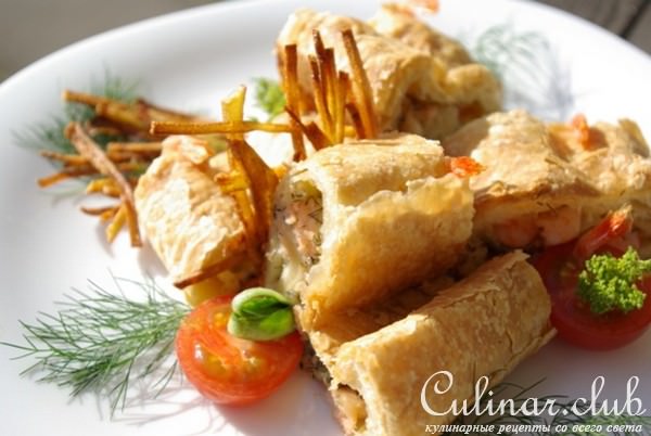 Слоёная морская закуска, лосось и креветки