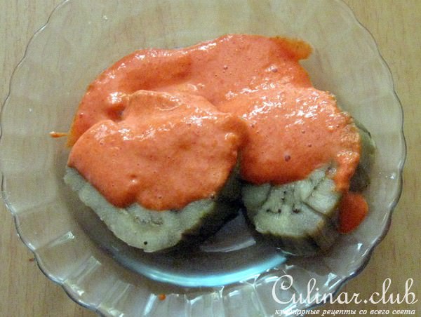 Печеные баклажаны с соусом из красных перцев