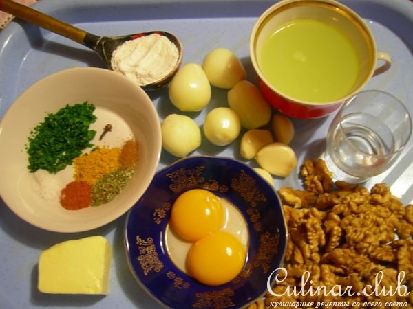 Рулеты из баклажанов с соусом сациви