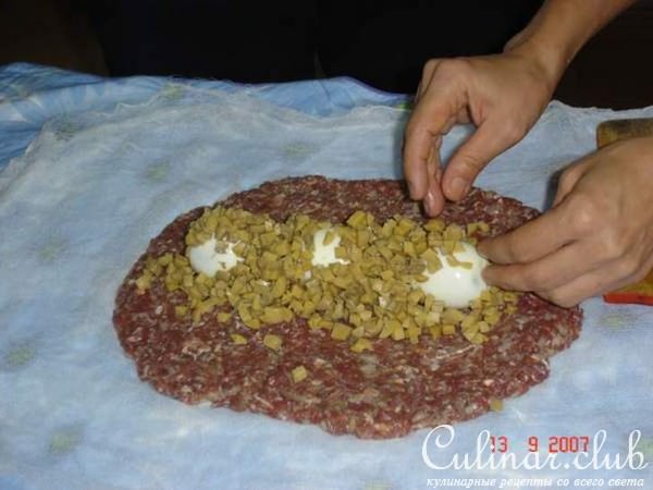 Рулет с грибами и яйцом