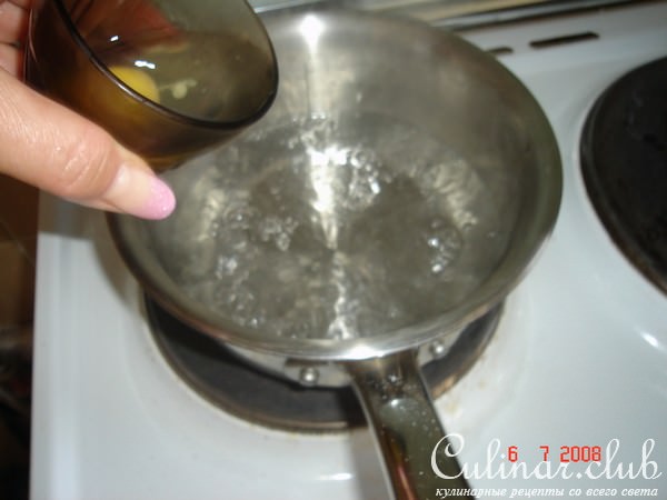 Салат с яйцом пашот