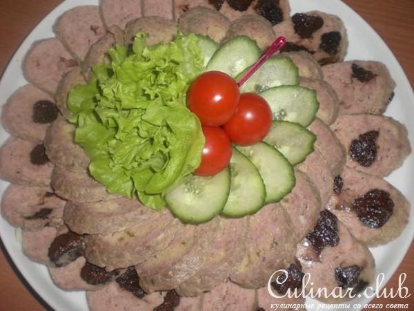 Рулет из индейки с черносливом.