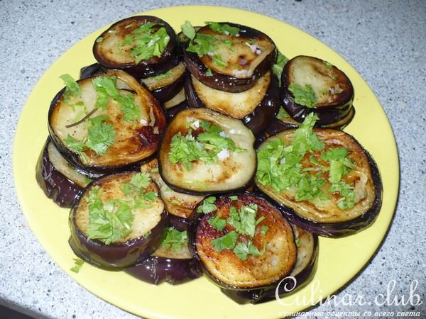 Жареные баклажаны на закуску.