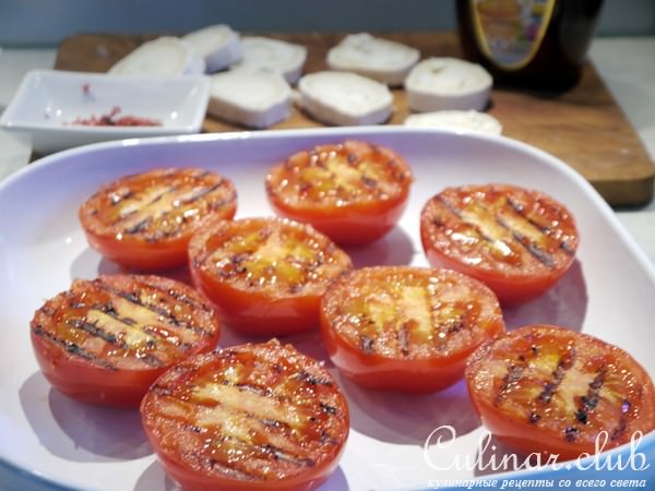 Помидоры запеченные с козьим сыром
