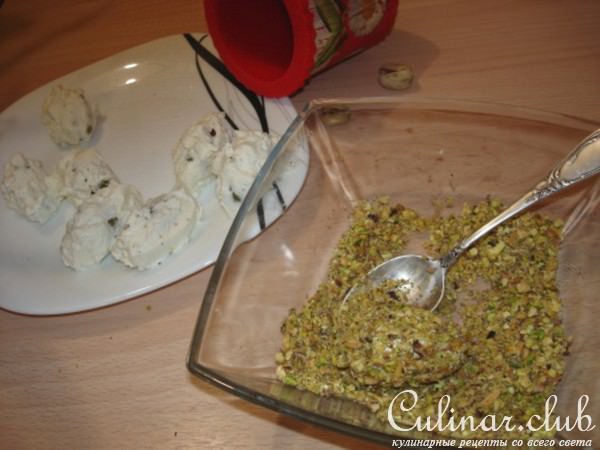 Закуска из винограда Дамские пальчики с сыром и фисташками. "