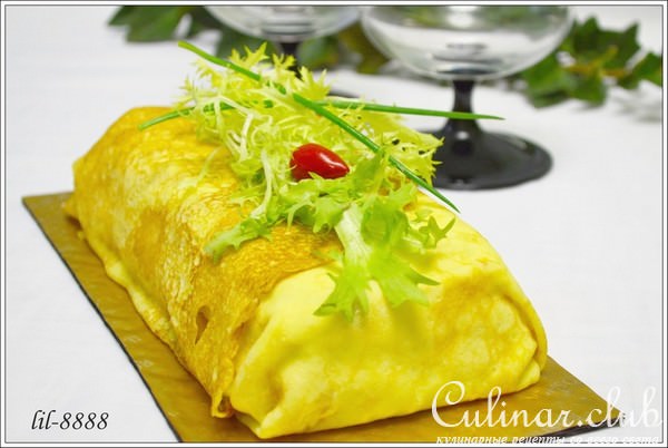 Блинный торт со сливочным сыром и семгой.
