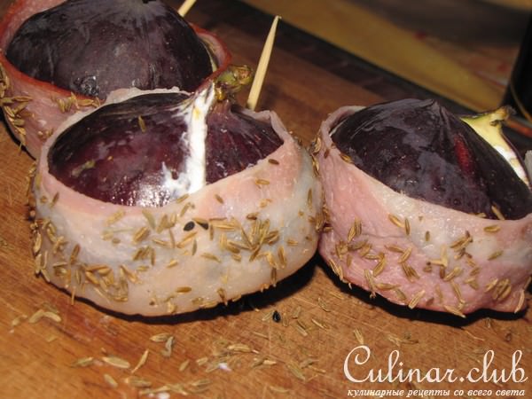 Инжир, фаршированный козьим сыром