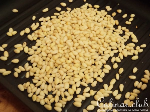Закусочные шарики из груши, творога и кедровых орешков