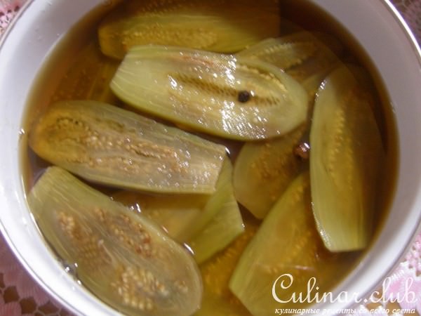 Рулеты из баклажанов с соусом сациви