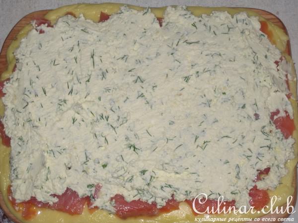 Сырный рулет с семгой и творожным кремом.