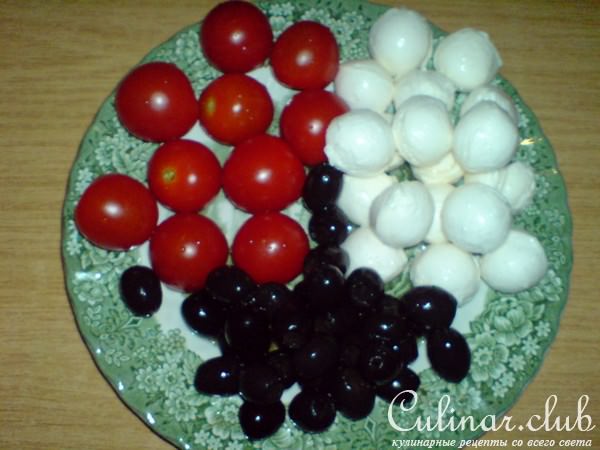 Шашлычки из помидорок и сыра