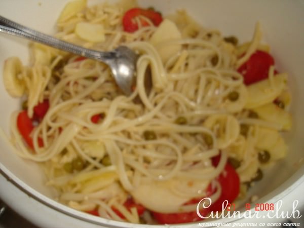 Салат из бананов и спагетти