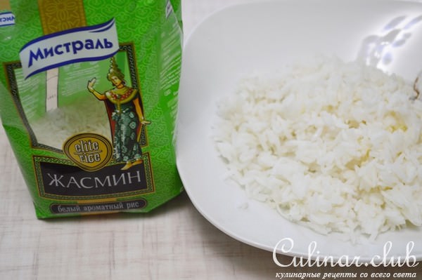 Рисовые корзинки с сыром, с ярким салатом.