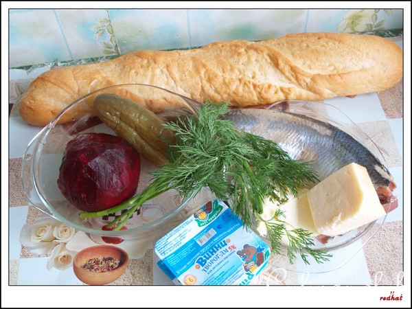 Багет фаршированный свеклой и сельдью