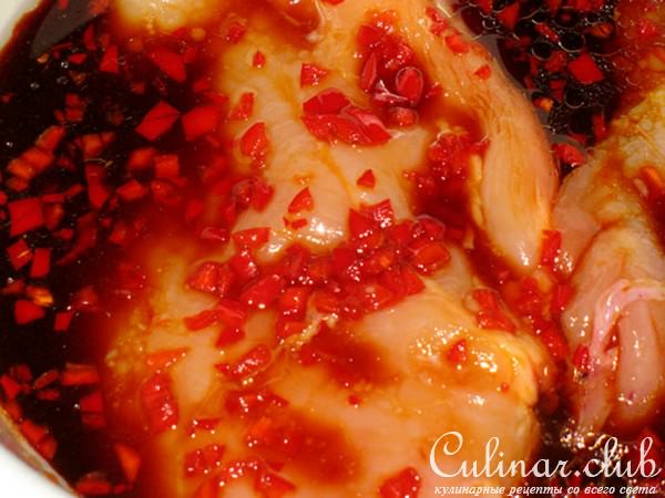 Рулетики из рисовой бумаги с салатом из курицы по тайски