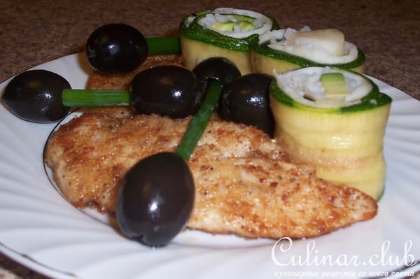 японская закуска с рисом ,авокадо и цуккини