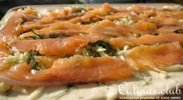 Слоёная морская закуска, лосось и креветки