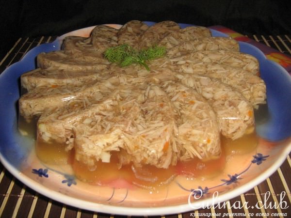 Холодец из трёх видов мяса.