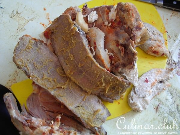 Рулька свиная фаршированная.
