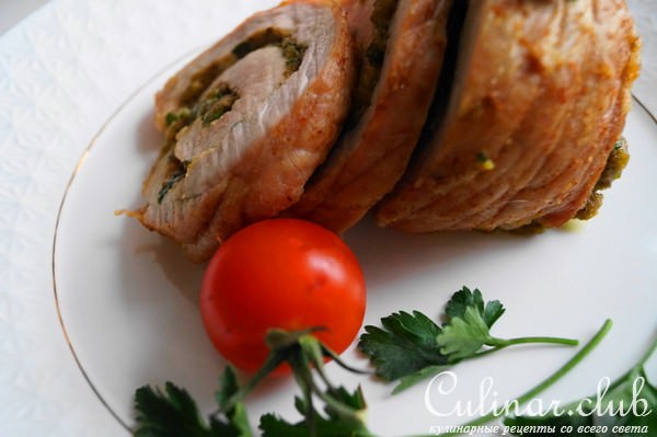 Рулет из свинины с сыром и фисташками
