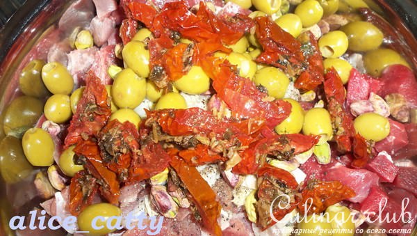 Мясо прессованное с фисташками, оливками и вялеными помидорами