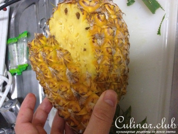 Праздничный Ананас с рисом и курицей