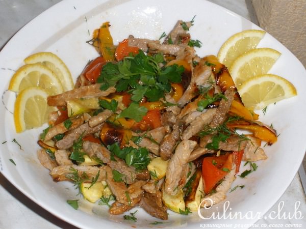Мяско с запечеными овощами