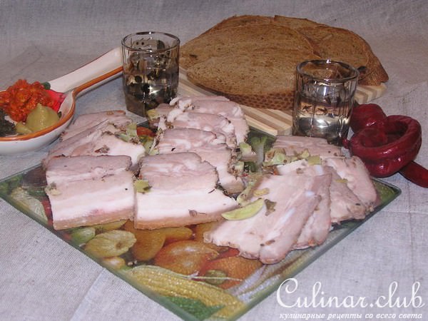 Грудинка пряная, запеченная в фольге.