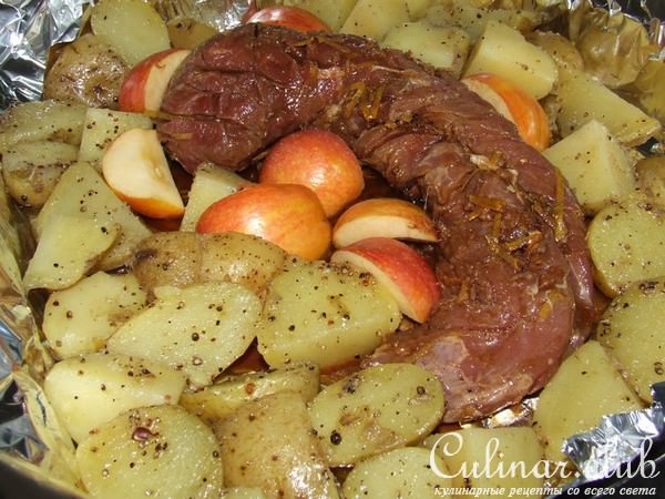 маринованная свиная вырезка запеченная с картошкой