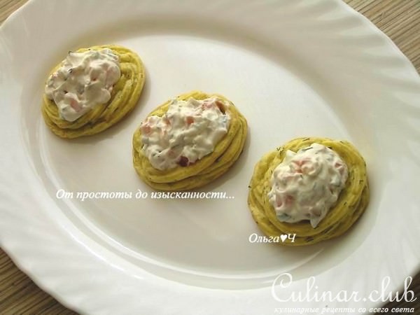 Картофельные гнезда с творожным сыром и сладким перцем