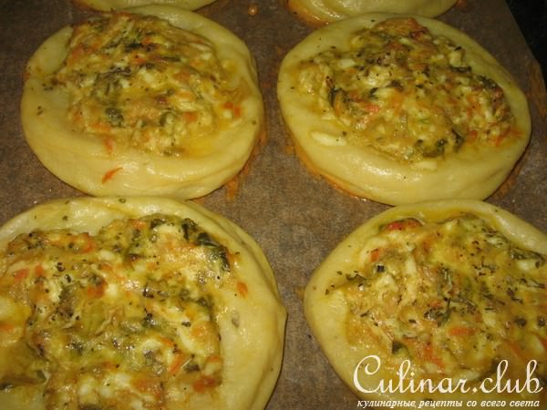 Ватрушки картофельные с капустой и яйцом.