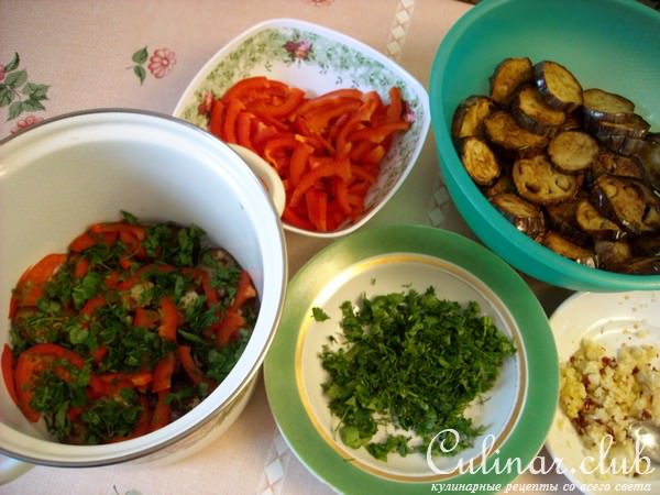 Закуска из соленых баклажанов.